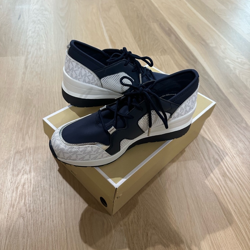 Brand new never worn size 8 Michael Kors sneakers!